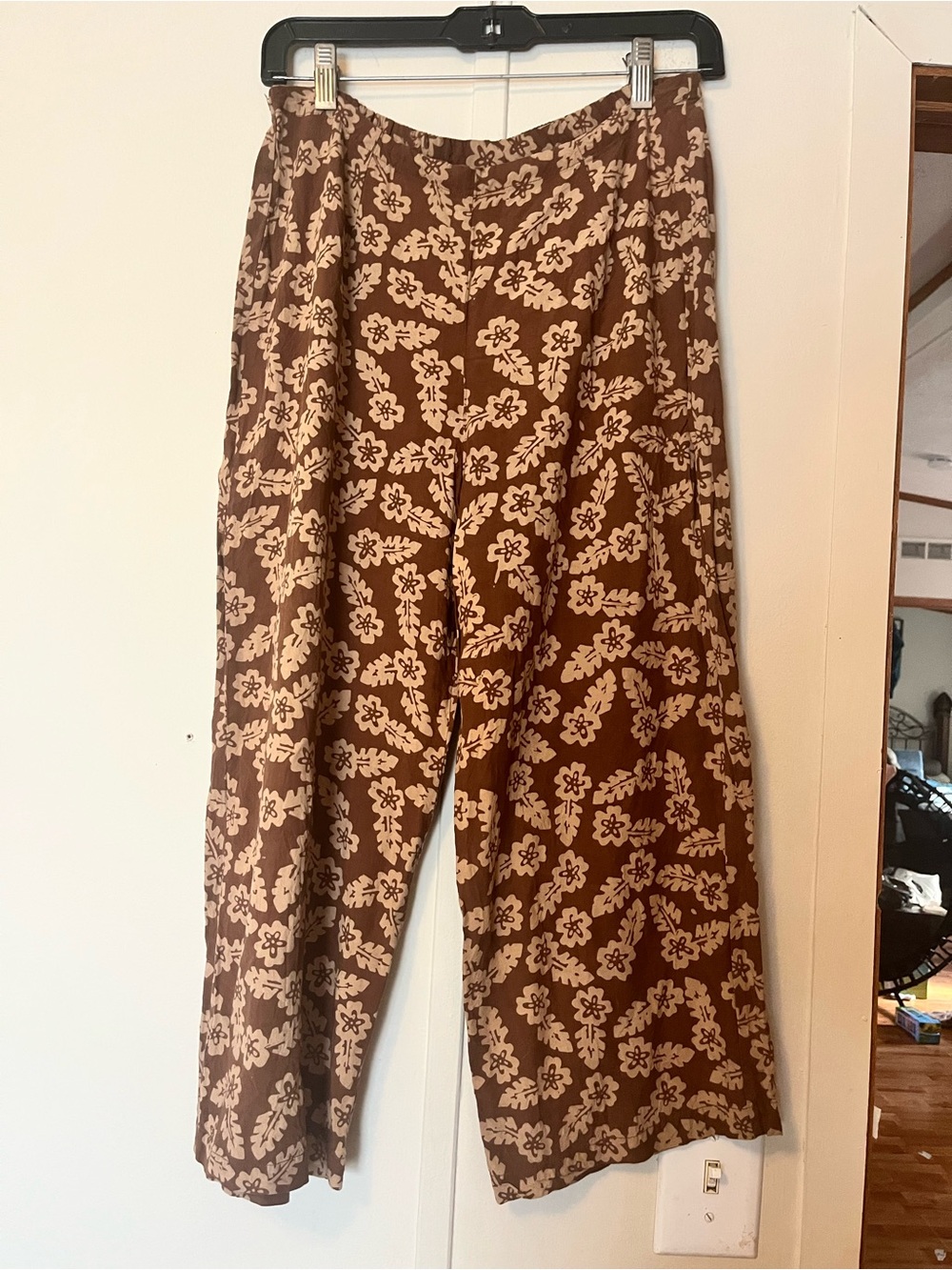 Blue Ginger Wide Leg Capri Hawaiian Tropical Floral Pants in Brown